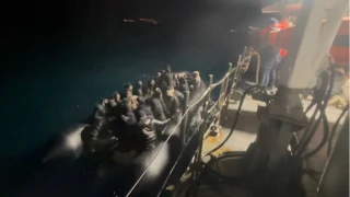 İzmir'de 74 düzensiz göçmen yakalandı