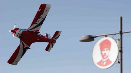 İzmir'de göklerde kurtuluş coşkusu