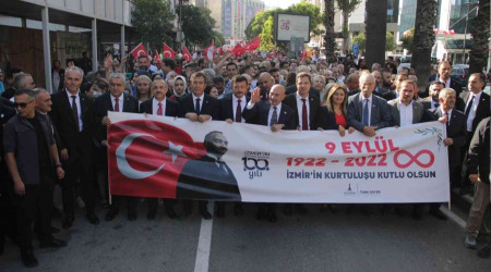 İzmir'de Zafer Yürüyüşü