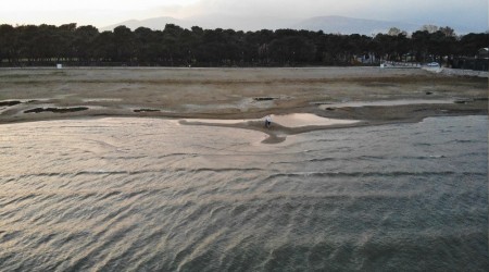 İznik gölü 100 metre çekildi