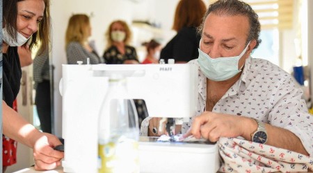 Kadın giyim kursunun tek erkek öğrencisi