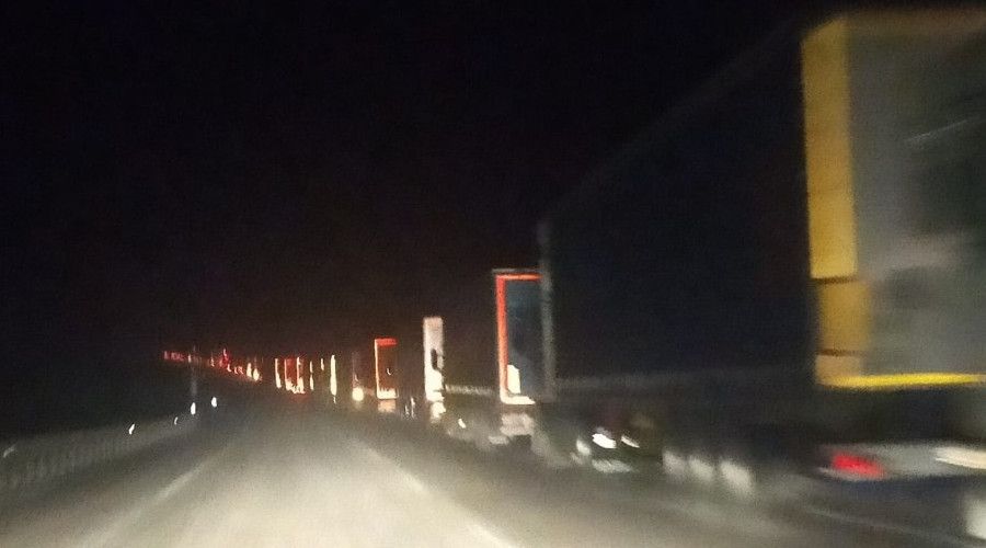 Kar yağışı nedeniyle Yunanistan TIR geçişlerini durdurdu