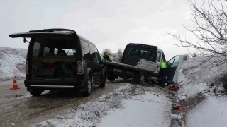 Kastamonu'da işçileri taşıyan kamyonet yan yattı: 7 yaralı