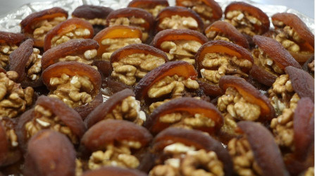 Kayısı tatlısı lezzetiyle damak çatlatıyor