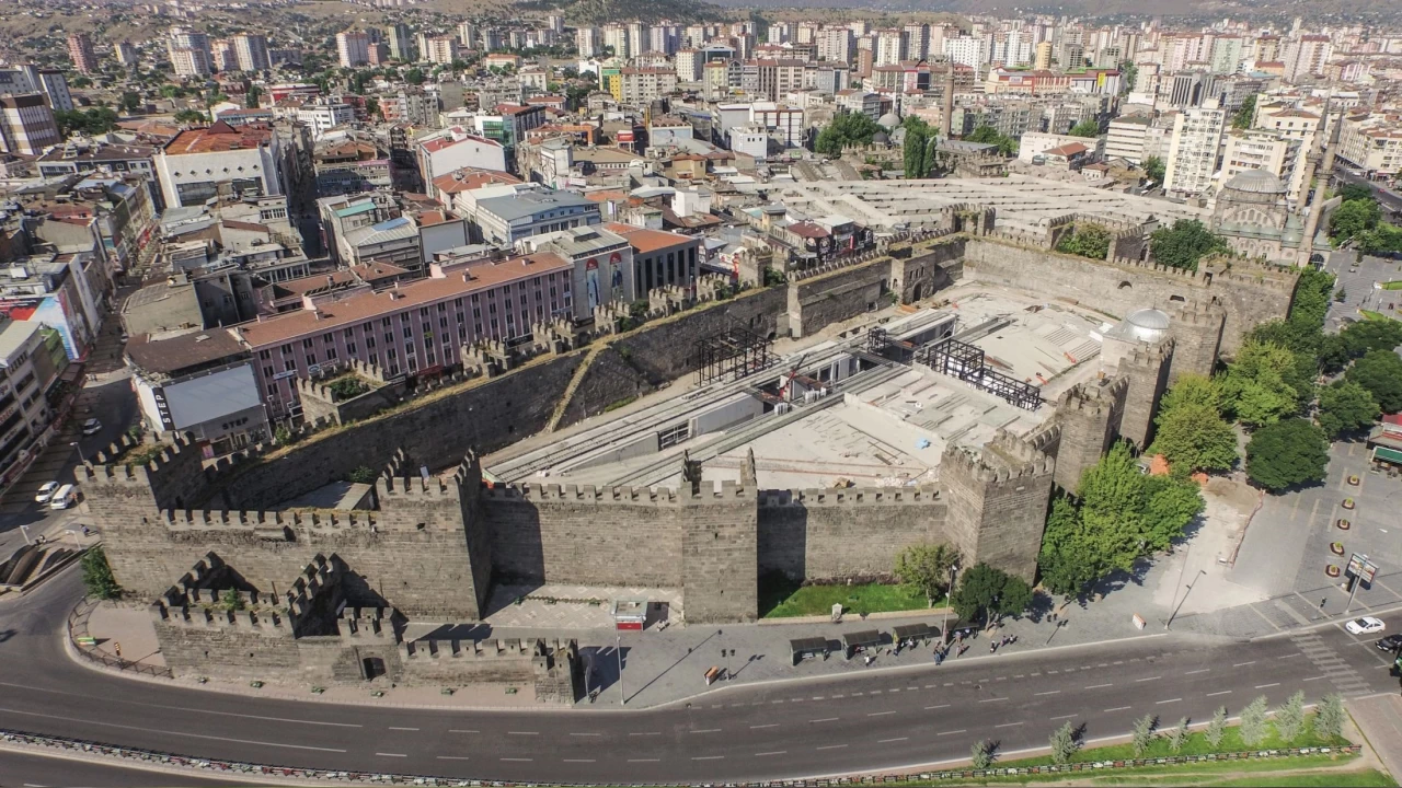 Kayseri kalesi asırlara meydan okuyor