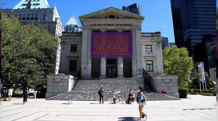 Kilisede yüzlerce ceset kalıntısının olduğu yeni çocuk mezarları bulundu