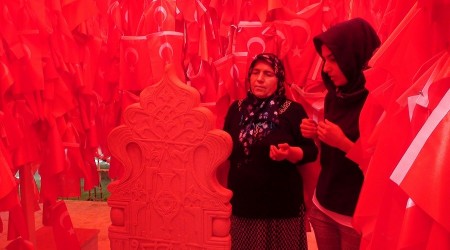 Kıyamete kadar üzerimden bayrak eksik etmeyin