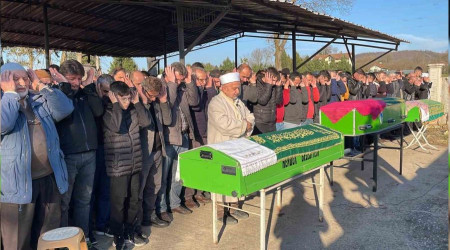 Kombiden sızan gazdan zehirlendiler