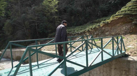 Komşu komşunun köprüsünü yıktırdı