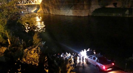 Minibüs nehre uçtu: 5 ölü