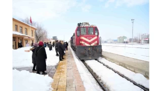 Mulu doaseverler trenle Tatvan'a yolculuk etti