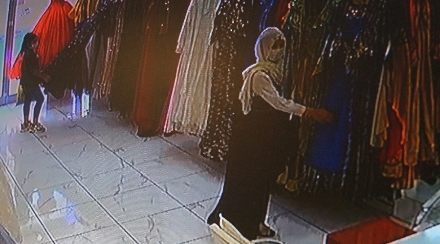 Müşteri kılığında üç hırsız