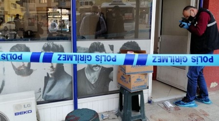 Para için adam bıçakladı