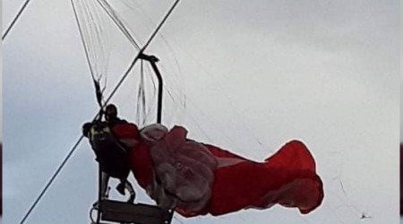 Paraşüt telesiyej hattına dolandı