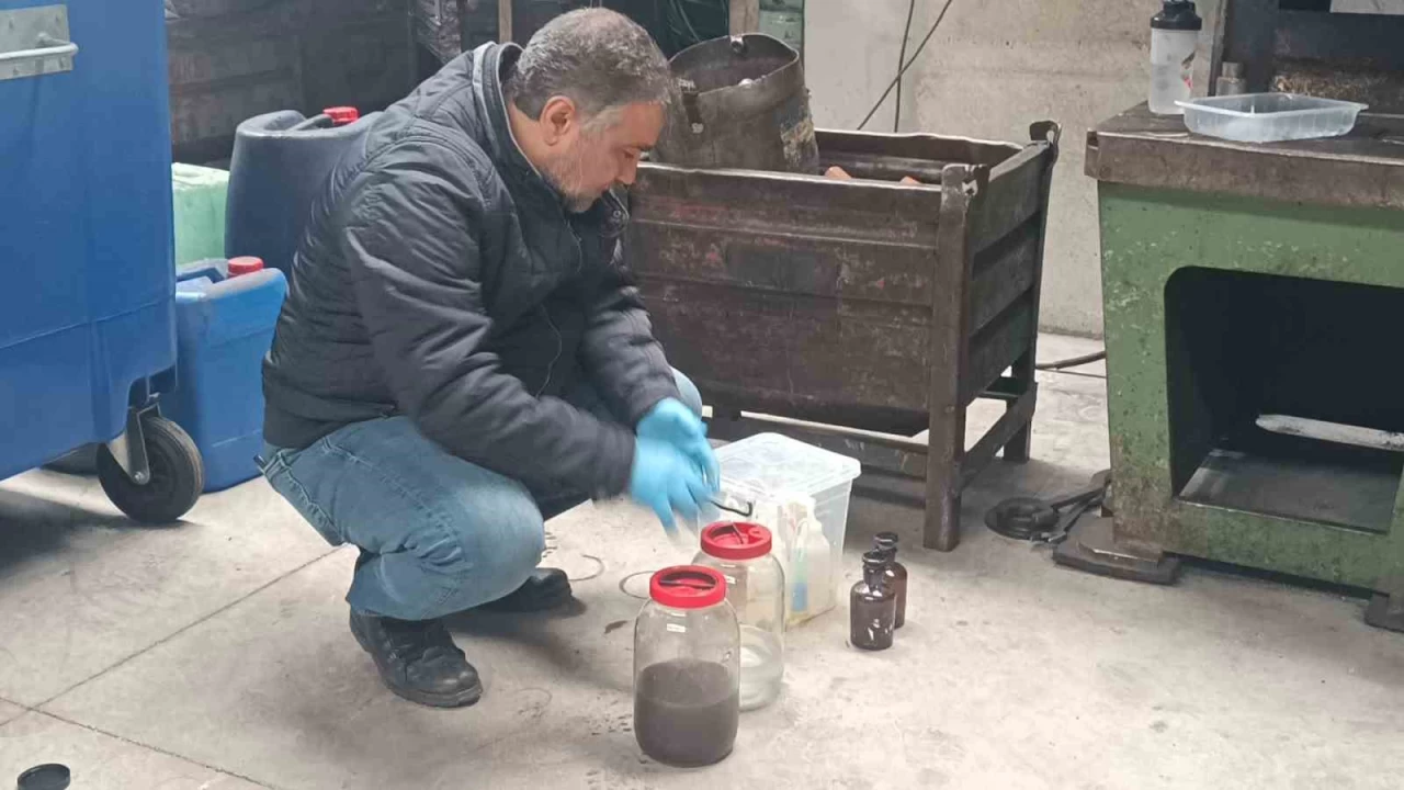 Pendik'te kanalizasyona şüpheli sıvı döküldü