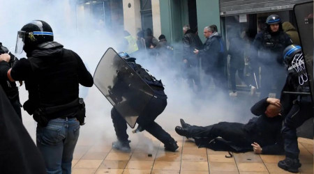 PKK destekçilerinin gerçekleştirdiği olaylarda 31 Fransız polisi yaralandı