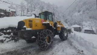 Rize'de kar nedeniyle mahsur kalan 7 kii kurtarld