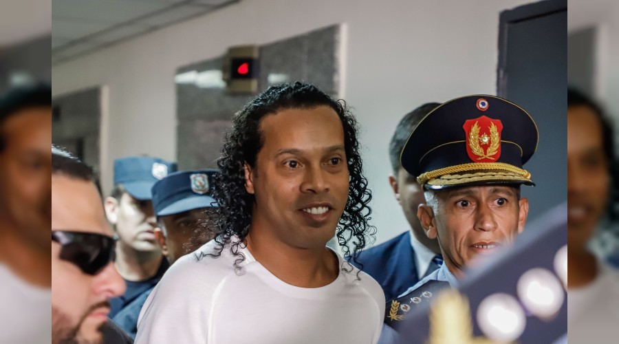 Ronaldinho Paraguay'da tutukland