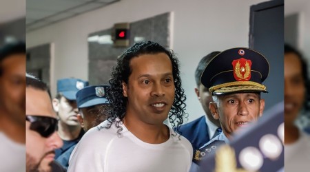 Ronaldinho Paraguay'da tutuklandı