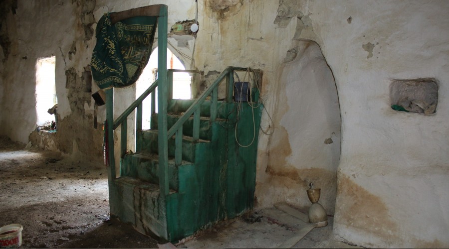 Tarihi cami ilgi bekliyor