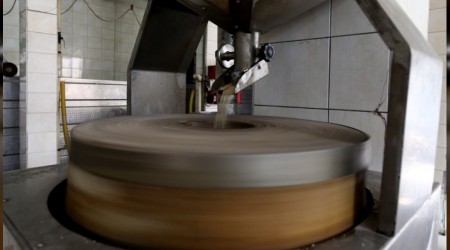 Taş değirmen helvasına büyük rağbet