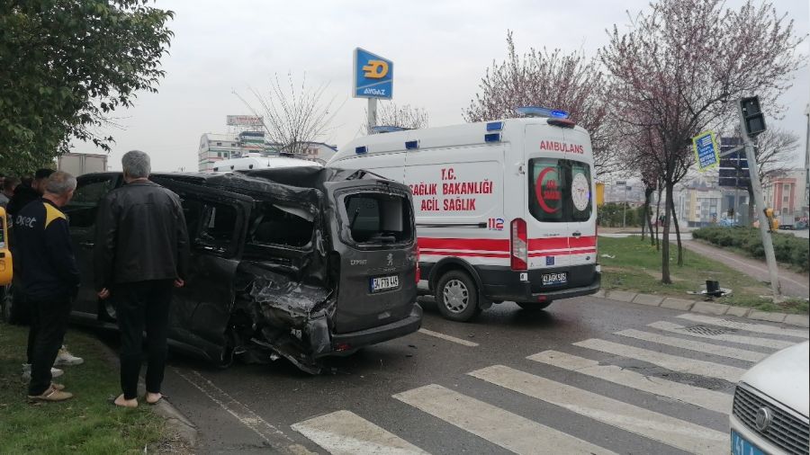 Ters yöne U dönüşü, kaza getirdi