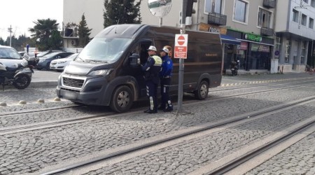 Tramvay yolunu kullanan araçlara ceza