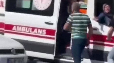 Tuzla'da yol vermeyip ambulansı durdurdu
