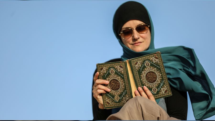 Ülkesinde İslam'ı yaşayamadı, hicret etti