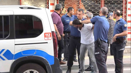 Üvey annesini darp edip kendini eve kilitledi