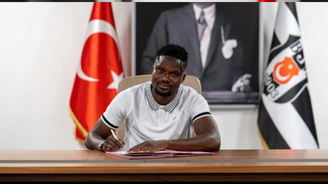 Amartey gitmemek iin ayak diretiyor