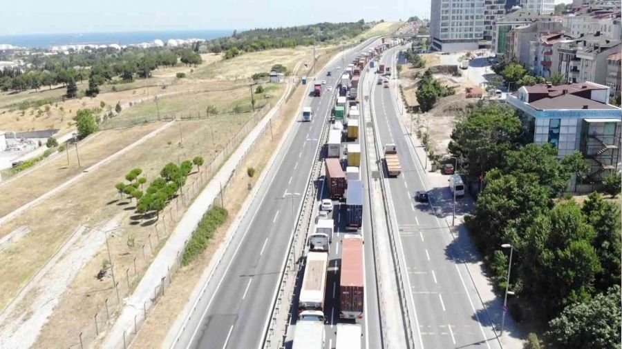 Ambarlı Liman yolunda tır kuyruğu uzadı