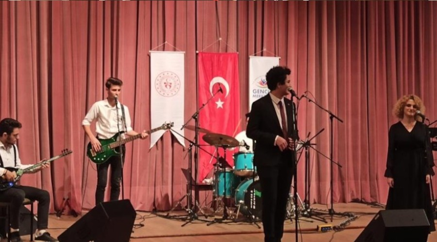 Anadolu Üniversitesi genç müzisyenlerin yanında