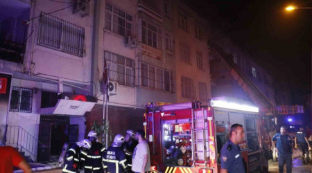 Apartmanda çıkan yangında can pazarı