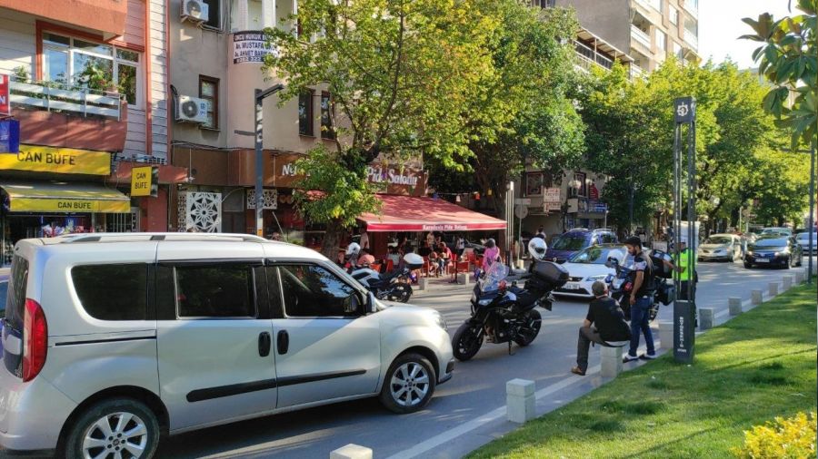 Araç çaldı, ters istikamete daldı, yayaya çarptı