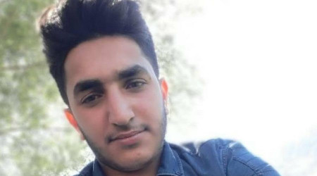 Arkadaşına mesaj yazıp kayalıklardan atladı