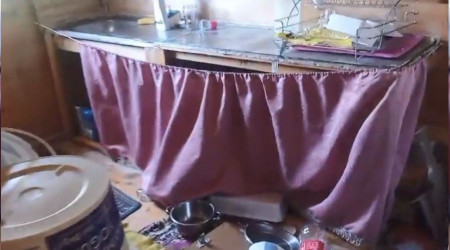 Artvin'de aç kalan ayılar yayla evlerini talan etti