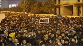 Asrn felaketinin 2'nci yl dnmnde Hatay'da binlerce vatanda sessiz yry gerekletirdi