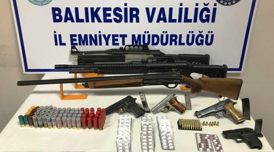 Balıkesir'de polisten şafak operasyonu