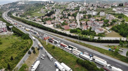 Bayram öncesi TEM kilitlendi