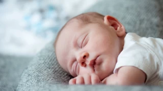 Bebeklerde uyku eitimine ne zaman balanmaldr?