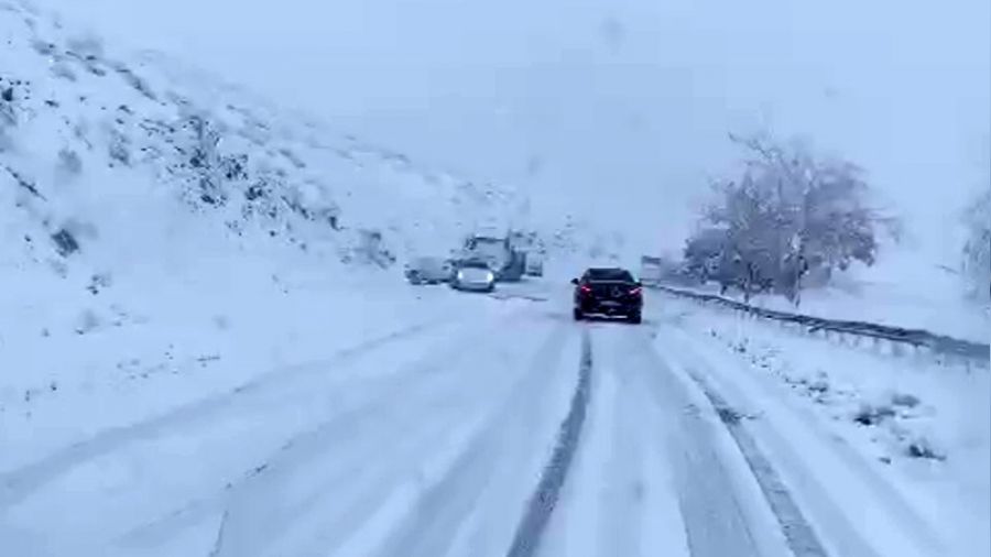 Bitlis’te kar yağışı etkili oldu