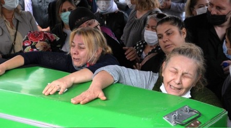 Cenazede yürek yakan feryatlar