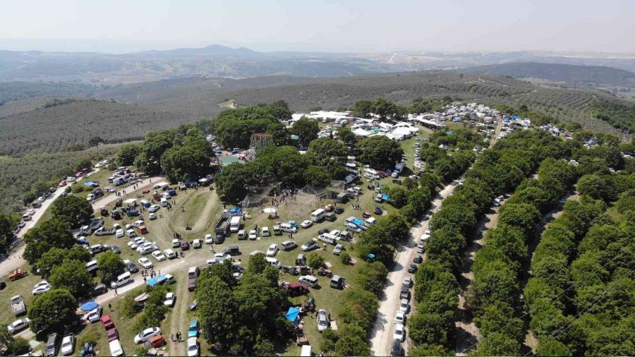 Dağ başında yılda bir kez kuruluyor akın akın geliyorlar