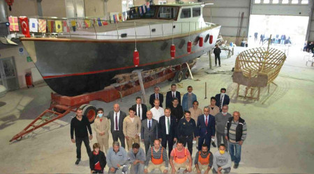 Denizcilik Lisesi öğrencileri tekne yaptı