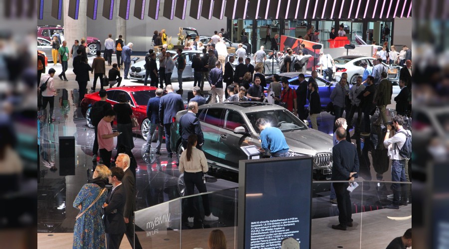 Dünyanın en büyük Otomobil Fuarı ziyaretçilerine kapılarını açıyor