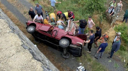 Edirne'de otomobil uuruma yuvarland: 2 l