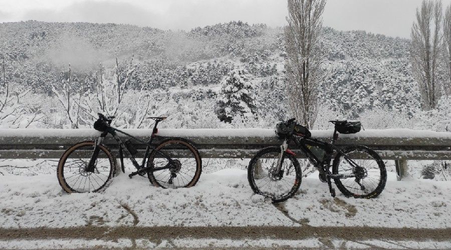 Eksi 15 derecede bisikletle Uludağ’a tırmandılar