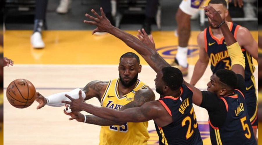 Erken finalde Lakers, play-off biletini kaptı