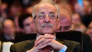 Eski SHP Genel Başkanı Murat Karayalçın, CHP'den istifa ederek YENİ Parti'ye katıldı